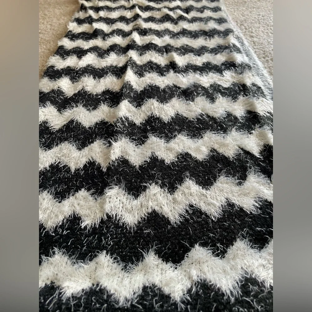 Women’s Black and White Fuzzy Infinity Loop Scarf